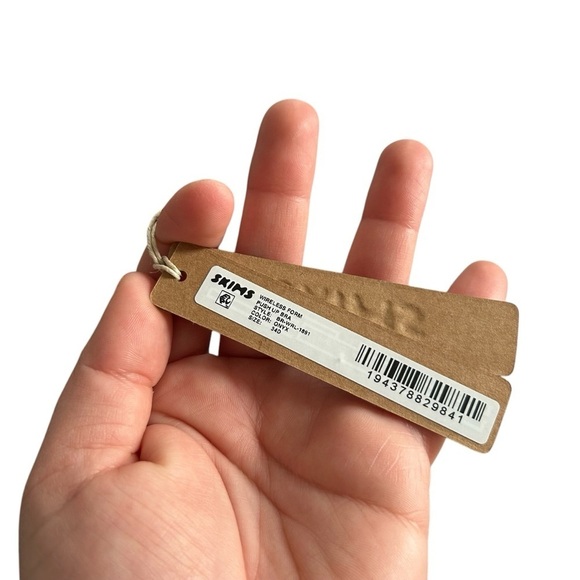 Skims Kim Kardashian Wireless Form Push Up Plunge Bra in Onyx Black Size 34D - Picture 7 of 7